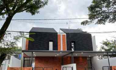 Rumah Siap Huni 2 Lantai Strategis Bebas Banjir