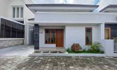 Rumah Siap Huni, Desain Modern 4 menit dari Jogja Bay