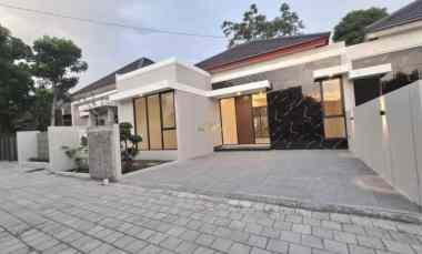 Rumah Siap Huni Tanah Luas dekat Pasar Jangkang, Sleman