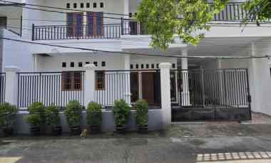 Rumah Strategis dalam Komplek di Duren Sawit Jaktim
