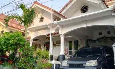rumah strategis di pesona khayangan depok
