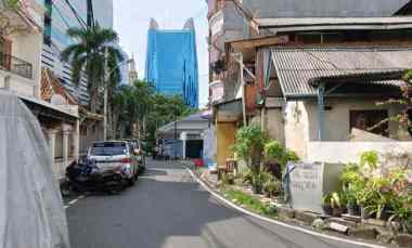 Rumah Tua Anggap Tanah di Kebon Sirih, Jakarta