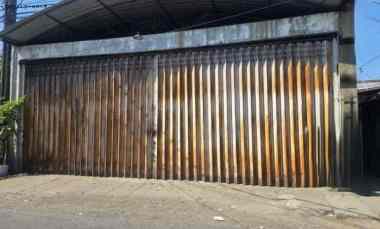 Rumah Usaha Kutisari Utara, Strategis