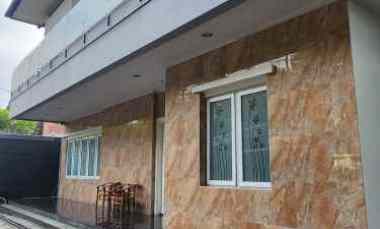 Rumah Dijual Plus Kolam Renang, di Mainroad Setiabudi