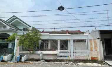 Simpang Darmo Permai Selatan Rumah Lama, Lokasi Juara