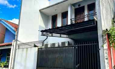 super hot rumah 2 lantai semi furnished di rawamangun