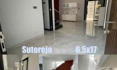 Sutorejo 2 Lantai, Row Jalan 2 Mobil, Carports 2 Mobil