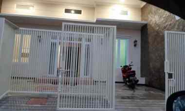 Sutorejo Prima, Furnish, Row 2 mobil Longgar