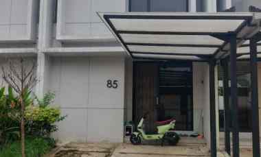 Rumah Dijual di Waterfront estate
