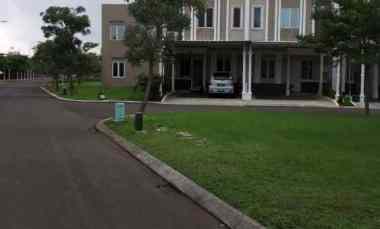 Tanah Hook di Cluster South Thames JGC Jakarta Timur