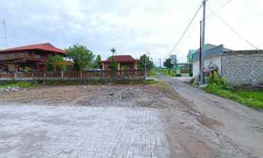 tanah jogja dekat resto eskala dan tip tap toe palagan