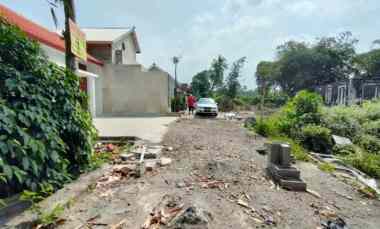 Tanah Pekarangan dekat Kamous Uii jl Kaliurang km 14