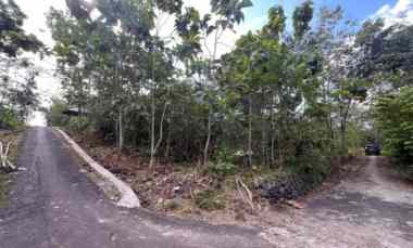 Tanah Pekarangan Diapit Dua Jalan