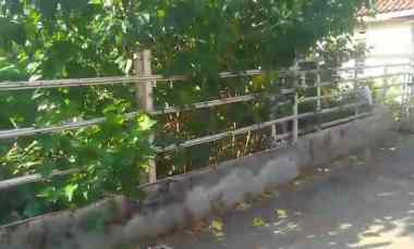 tanah rata dan padat tengah pemukiman