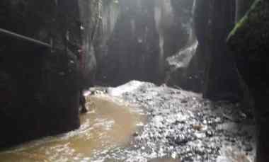 tanah view sungai dan jungle 30 menit dari ubud bali