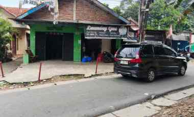Tempat Usaha Pinggir Jalan Besar
