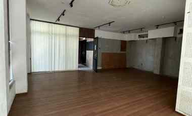 Tempat Usaha Raya Rungkut Industri Kidul, Strategis