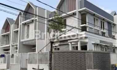 tenggilis unit d hook rumah baru gress row 5 mobil