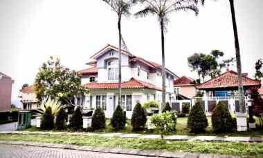 Jual Villa Kkeluarga di Puncak, 5 KT, Private Pool