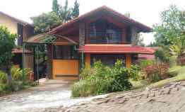 Villa Dua Lantai di Kawasan Lembang Bandung